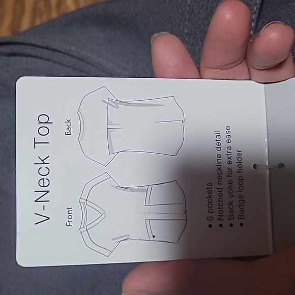 ClimateRight by Cuddl Duds Women's Heather Gray Woven Twill V-Neck Scrub Top - Picture 4 of 8